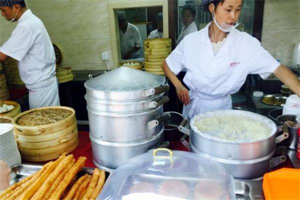 杜绝食品安全问题，需要餐饮同仁们的共同努力